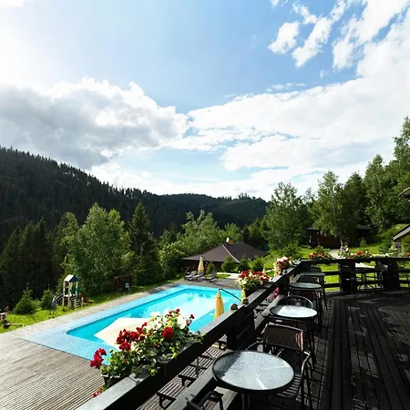 Hotel медовий двір Rozhanka Nizhnyaya