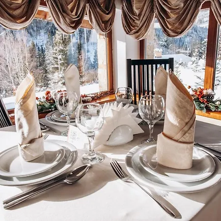 медовий двір 호텔 *