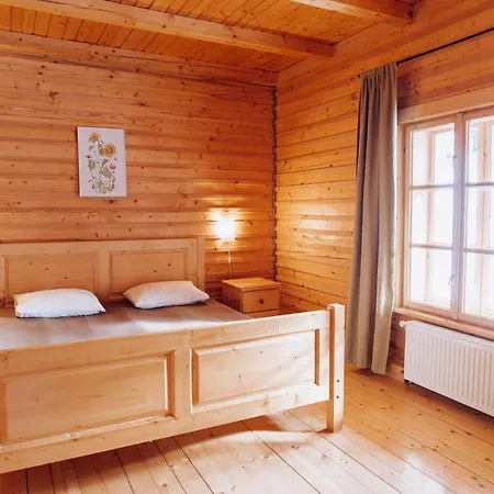 медовий двір Hotel Rozhanka Nizhnyaya