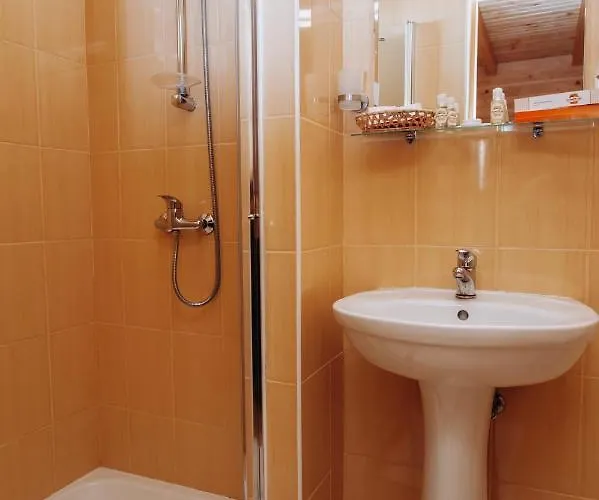 медовий двір Hotel