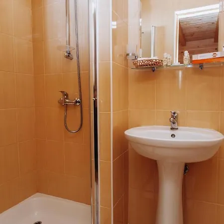 медовий двір מלון