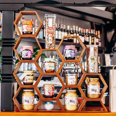 медовий двір Rozhanka Nizhnyaya